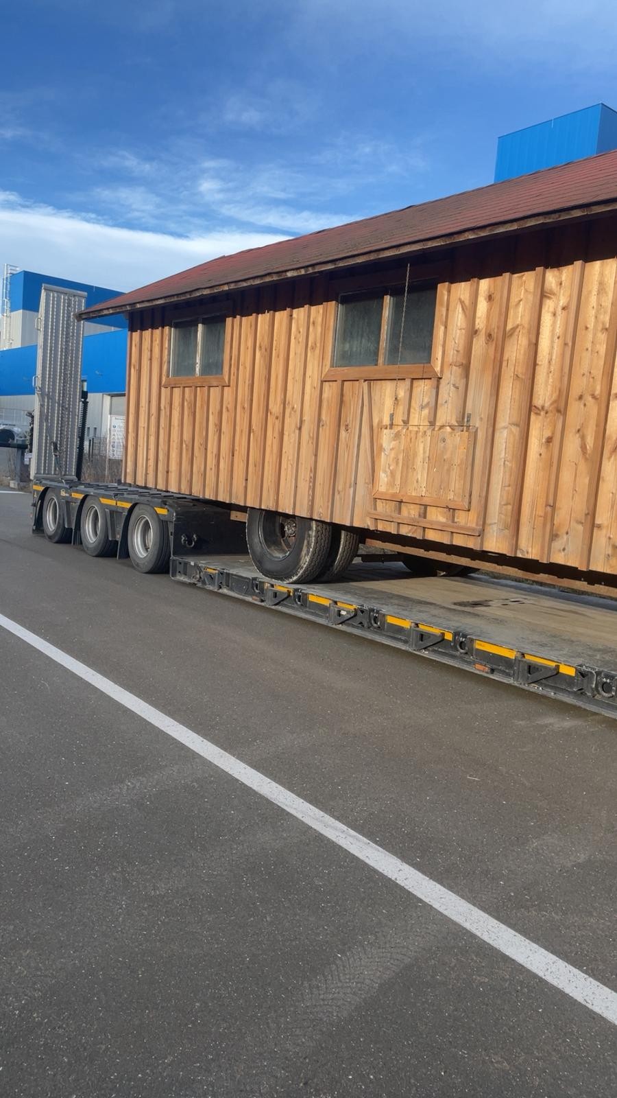Petschar Kran-LKW vor Bergpanorama